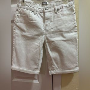 Selling white d.jeans short jean